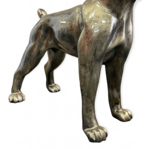 Statue en Résine de Chien Boxer - 110 cm - Finition Bronze Élégante